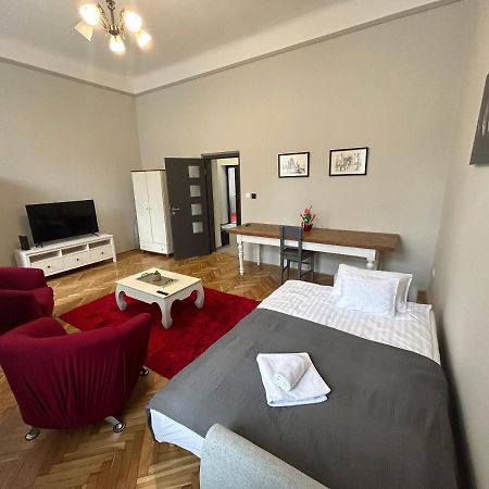 Fullmoon Apartments 2 Szeged Luaran gambar