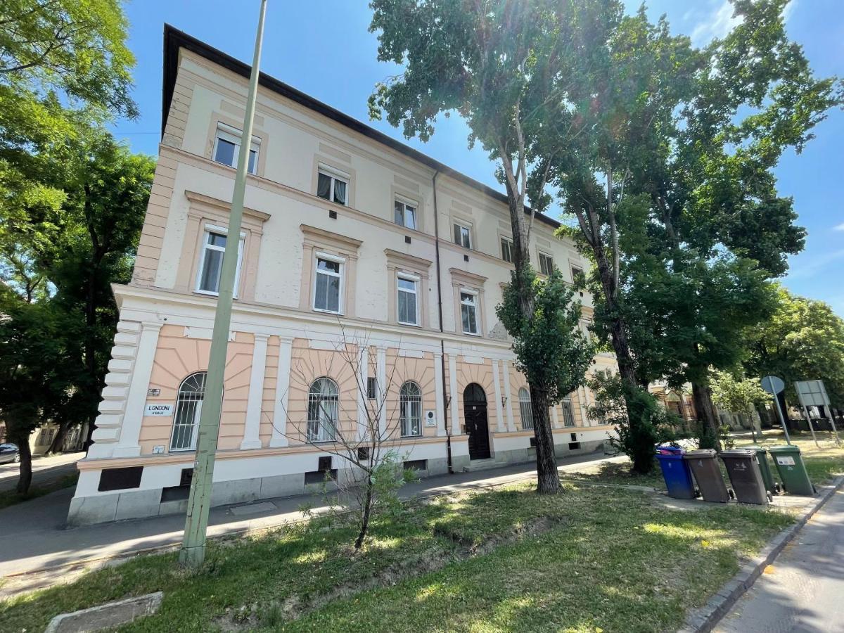 Fullmoon Apartments 2 Szeged Luaran gambar