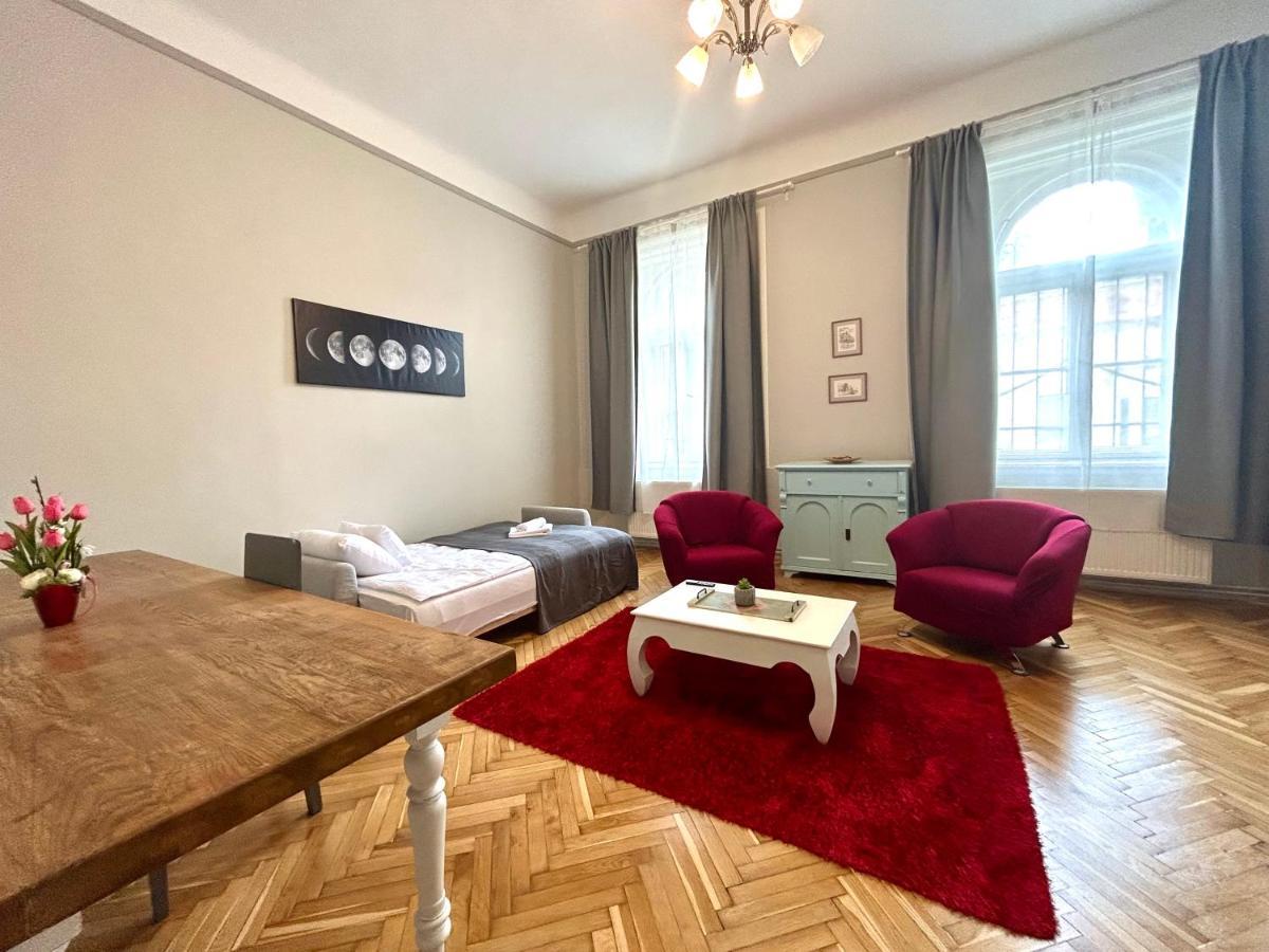 Fullmoon Apartments 2 Szeged Luaran gambar