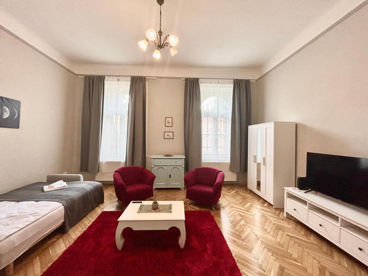 Fullmoon Apartments 2 Szeged Luaran gambar