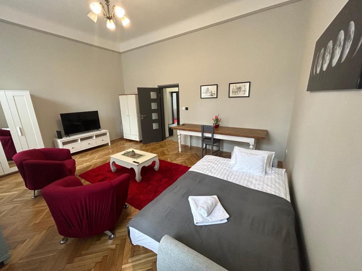 Fullmoon Apartments 2 Szeged Luaran gambar